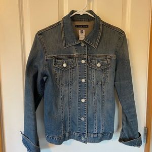 Women’s Levi’s denim jacket